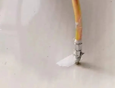 蒙自瓷砖空鼓维修公司专业解答在瓷砖铺贴过程中，如果使用的砂料过粗（如全部使用了粗砂），可能会导致以下问题